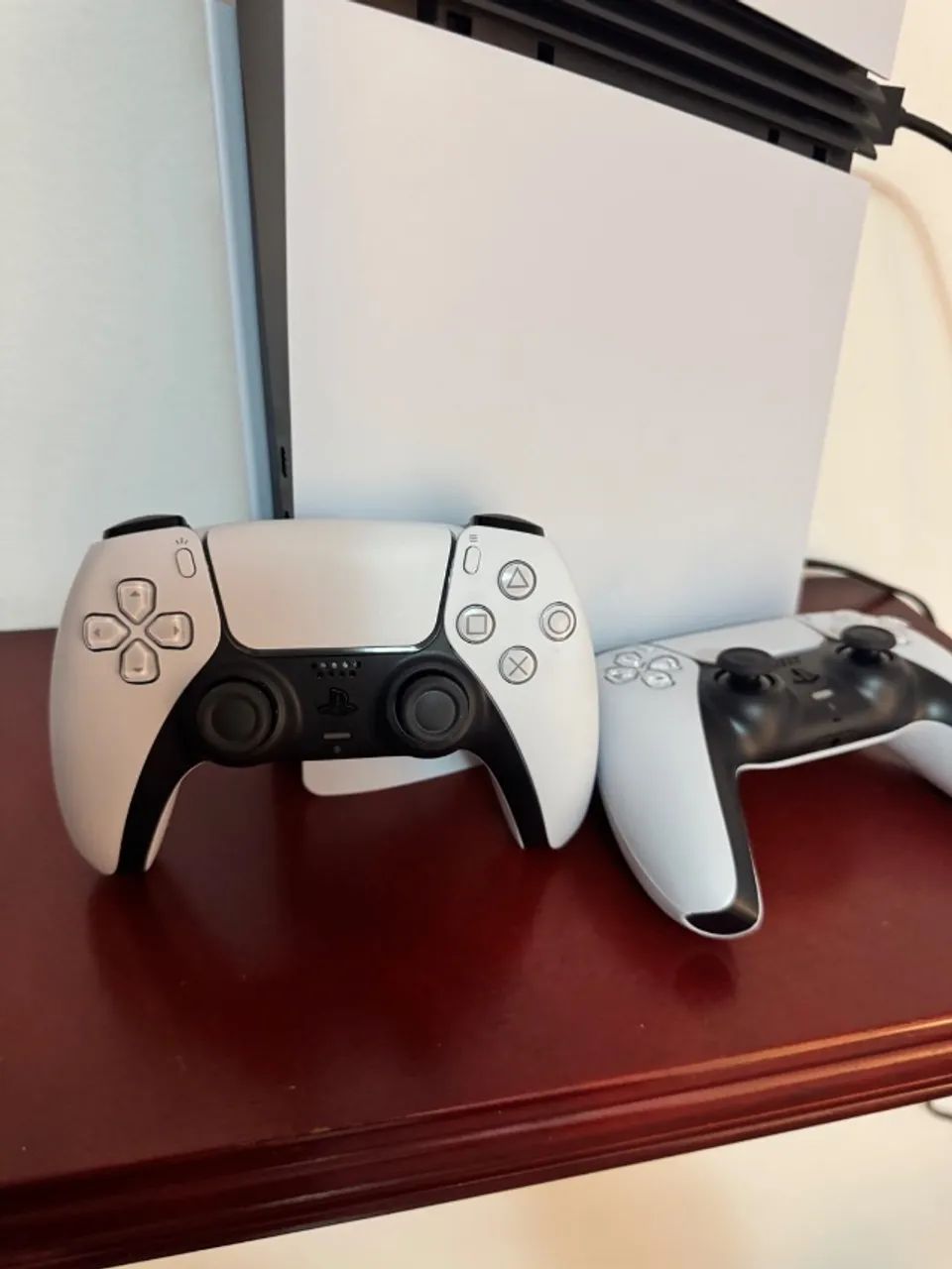 Ps5 pro com 2 controles  - Foto 2