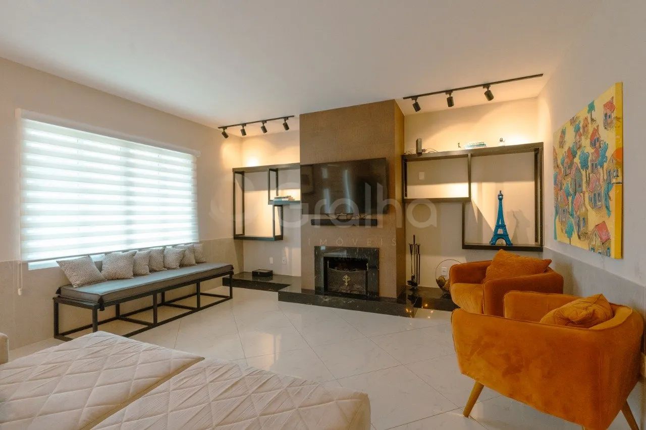 Casa de 328m² com 5 quartos sendo 3 suítes no Sambaqui - Foto 3