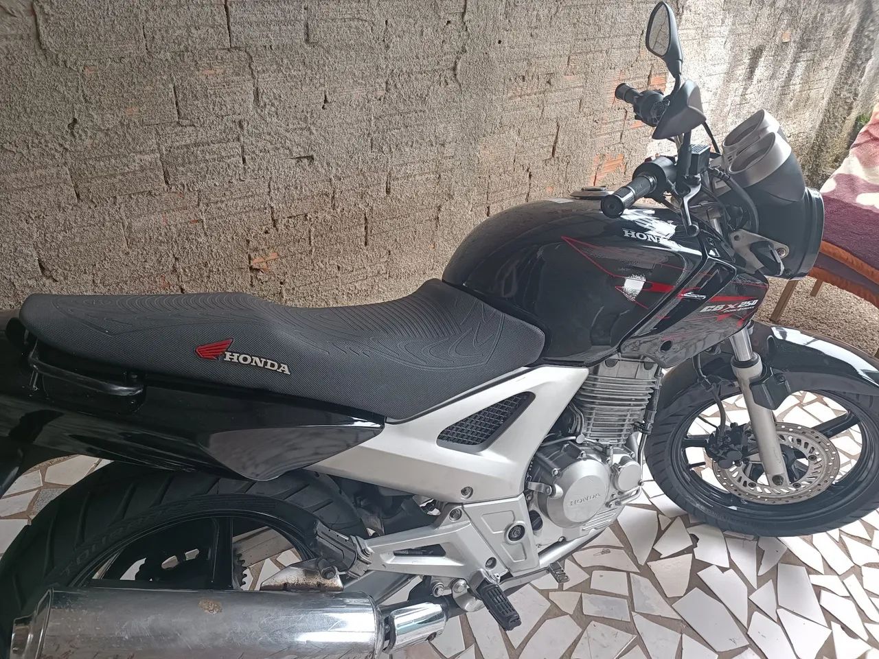 Moto em perfeito estado com dois pneus zero - Foto 3