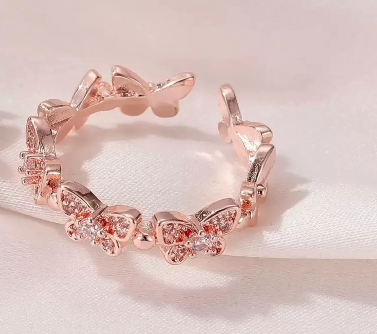 Anel borboleta com pedraria rose ajustável  - Foto 2