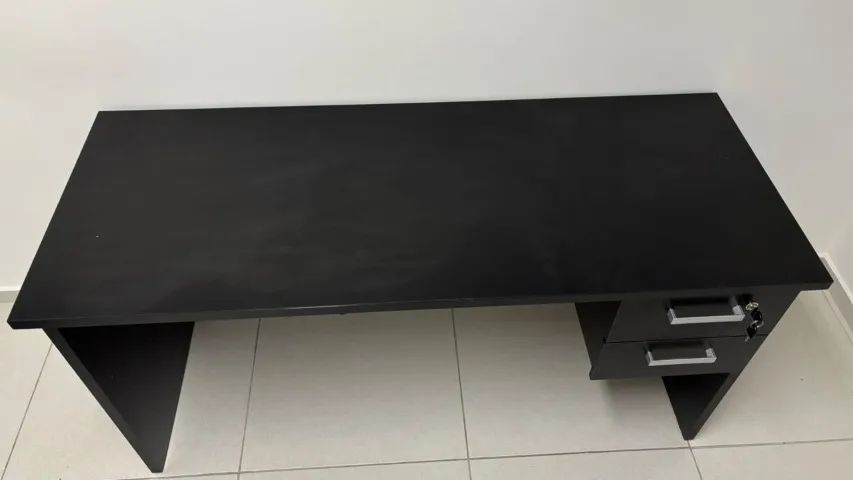 Mesa escritório com 2 gavetas e chave - Foto 2