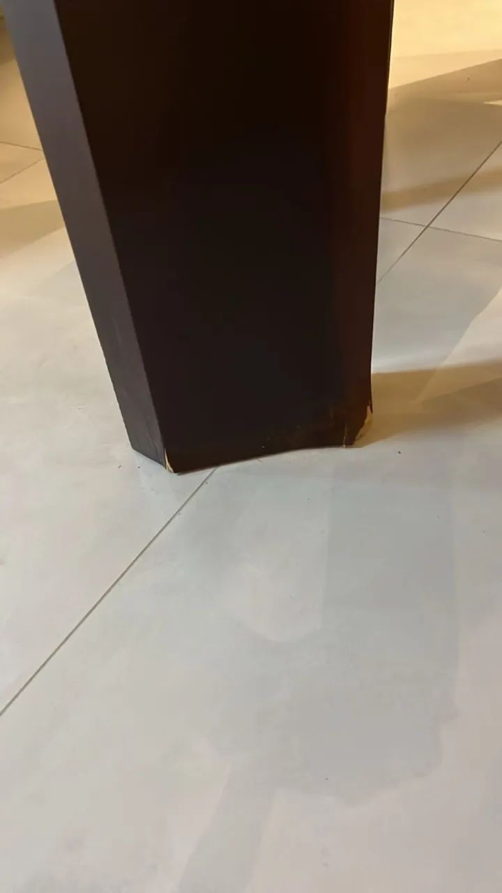 Mesa de madeira com tampo de vidro - SEM AS CADEIRAS - Foto 4