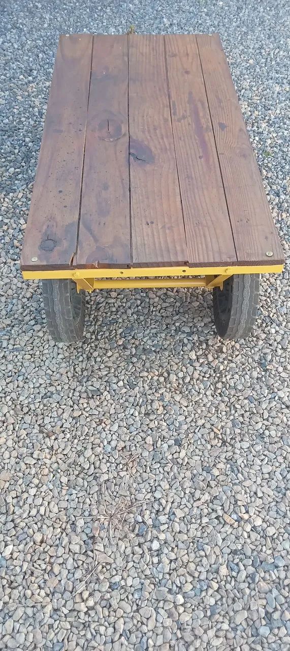 Um carrinho  plataforma  para cargas para 300 kilos  - Foto 2