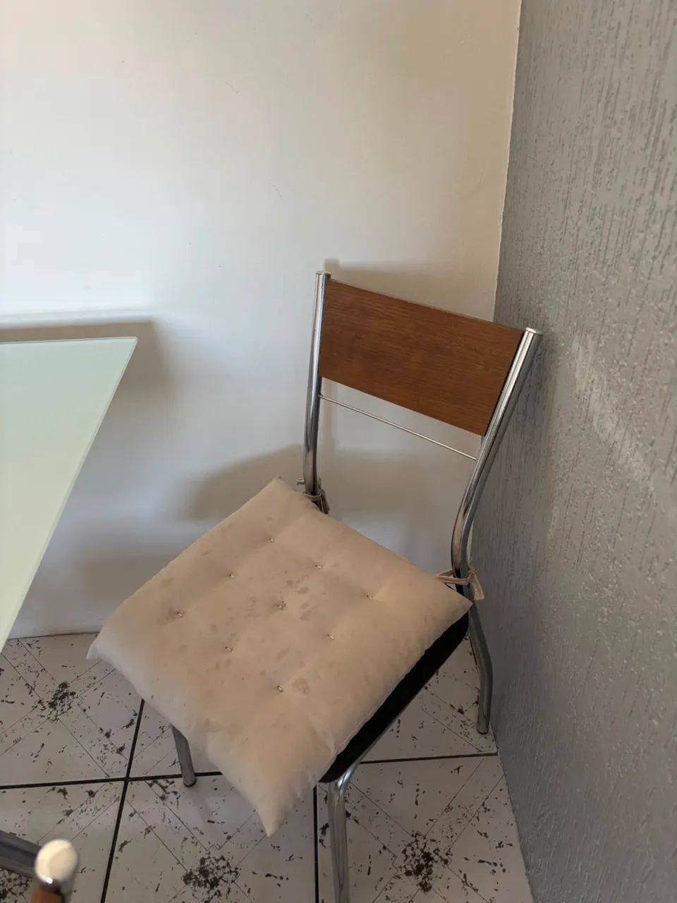 Mesa com 4 cadeiras - Foto 4