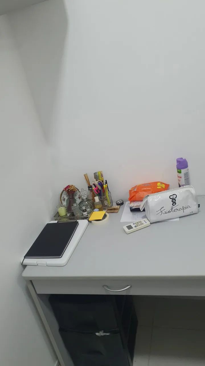 Armário tipo escritório com um espaçosa gaveta. Cor cinza. Valor: 250,00  - Foto 2