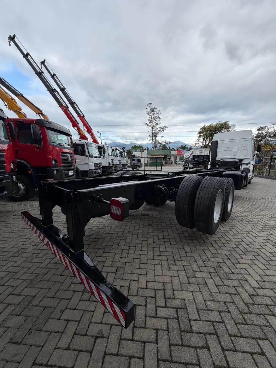 Vw 24-280 prime 8x2 - Chassi de 10m - Foto 4