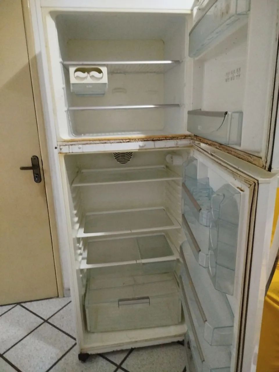 Geladeira quebrada  - Foto 2