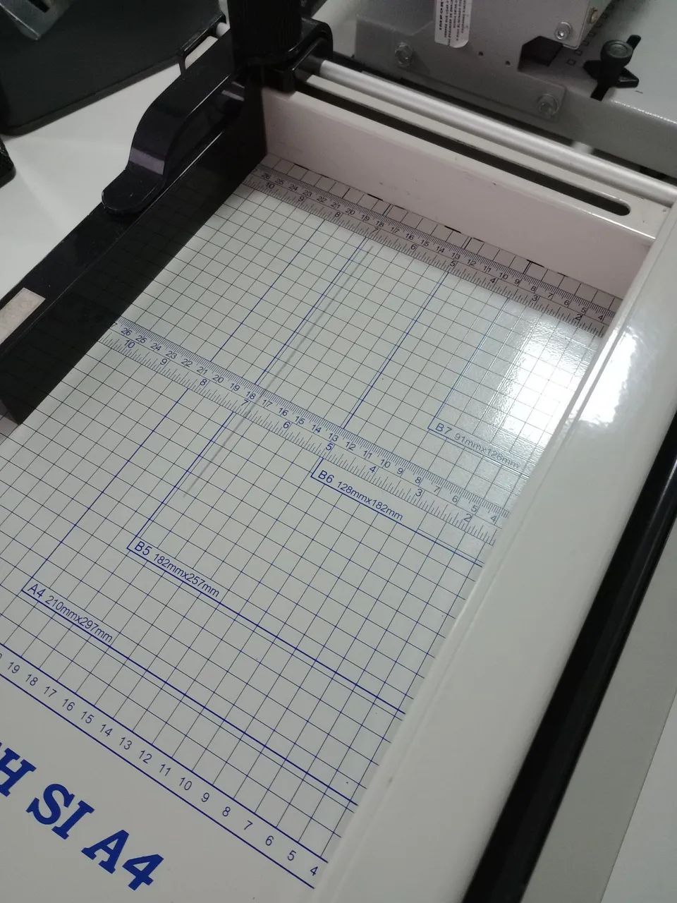 Guilhotina de mesa A4 - Foto 4