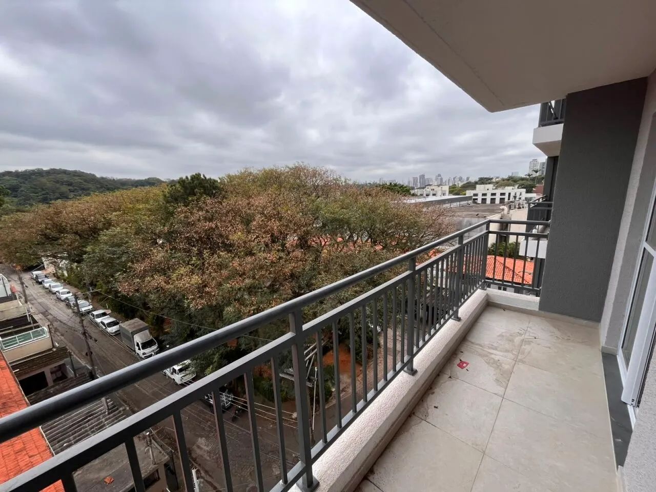 APARTAMENTO 2 QUARTOS COM VARANDA METRO VILA SÔNIA FL14