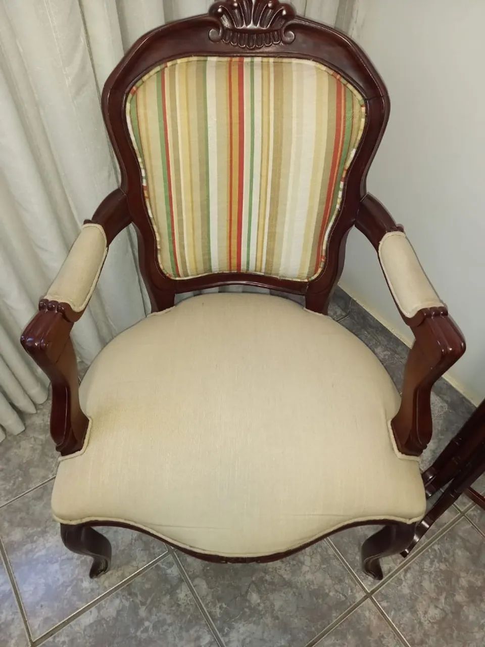 Conjunto de cadeira e mesinha  - Foto 5