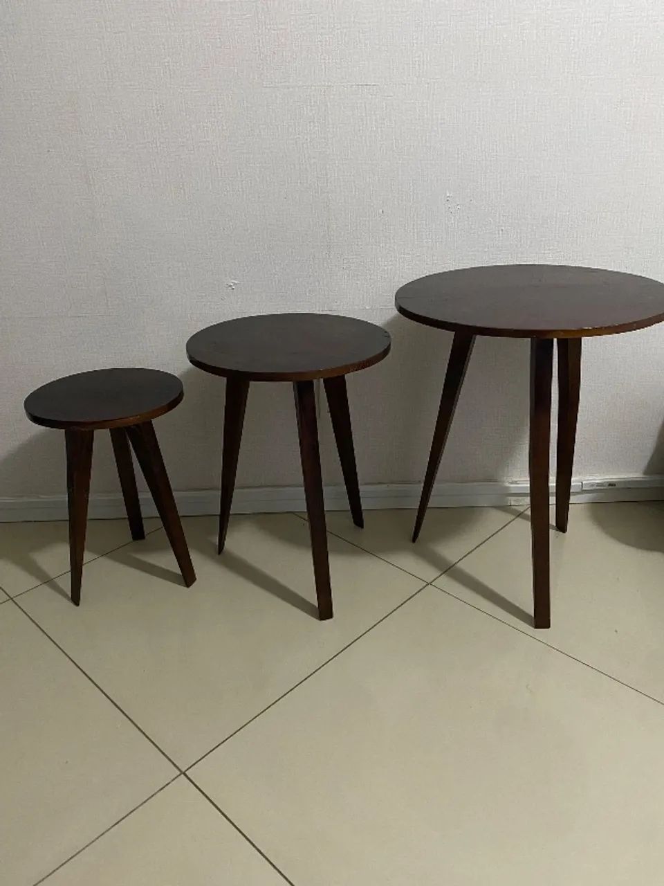 Conjunto de mesas de apoio
