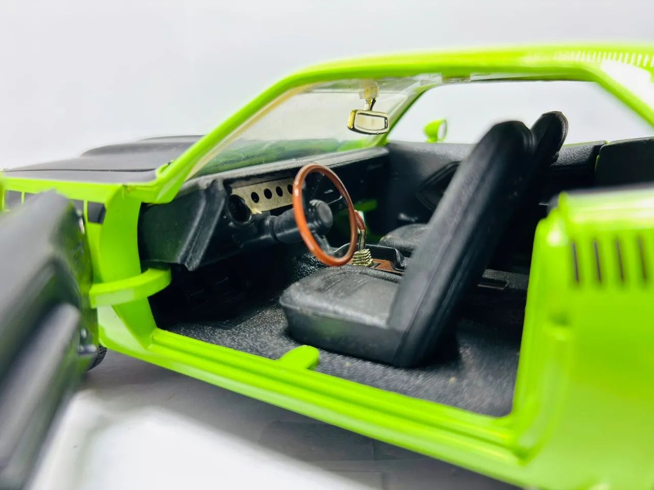 Miniatura Plymouth Barracuda (Cuda) 1970 1/18 - Foto 5