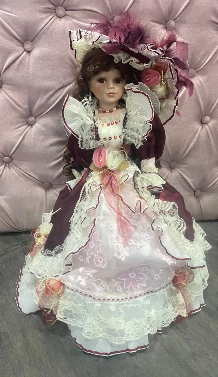 Boneca antiga de porcelana 
