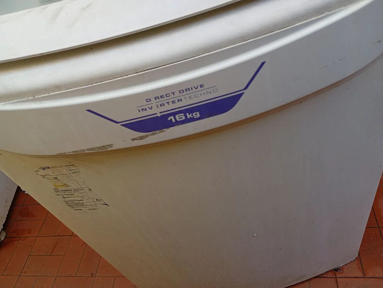 Geladeira e máquina de lavar com defeito 