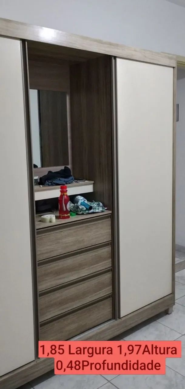 GUARDA-ROUPA COM ESPELHO 