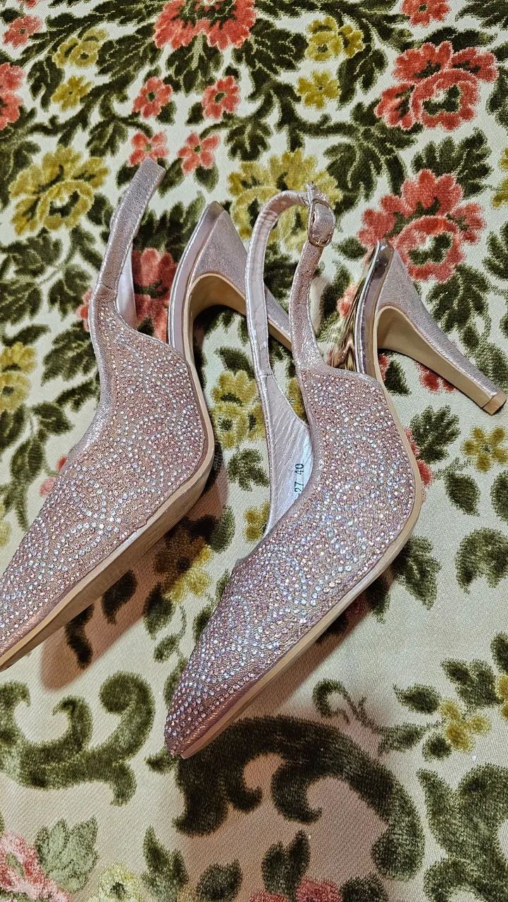 Scarpin strass dourado 38 - Foto 3
