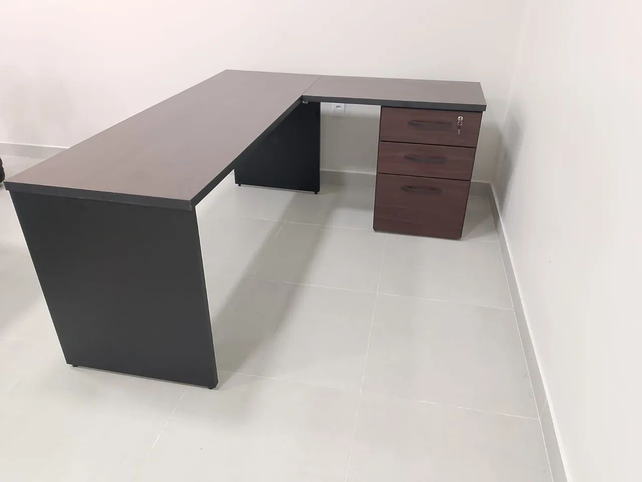 Mesa de escritório em L - Foto 4