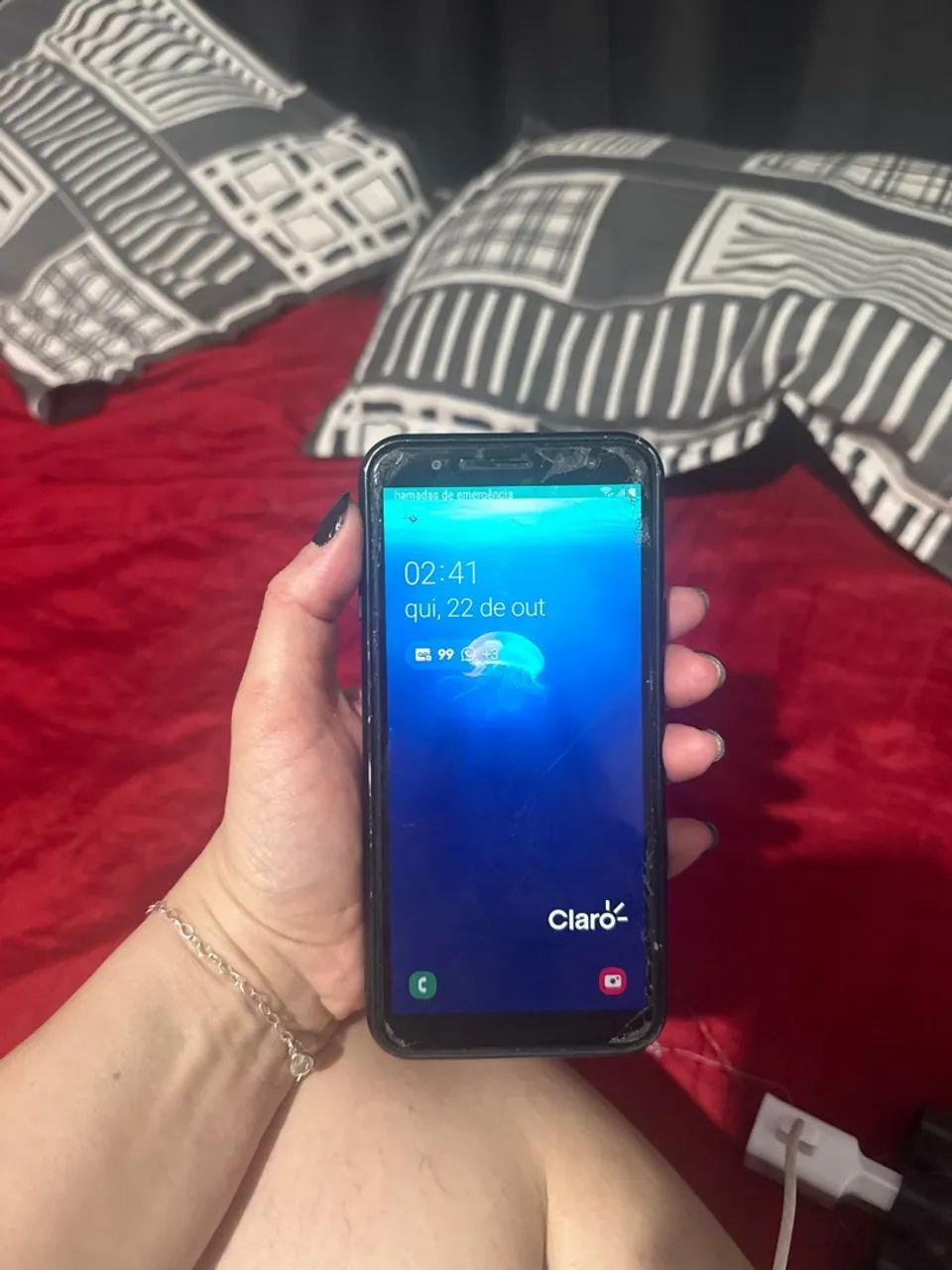 Celular j4