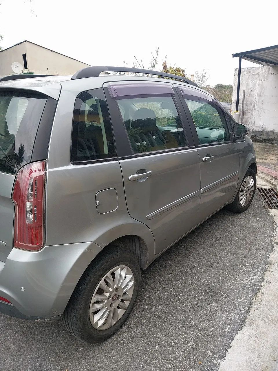 Fiat Idea Attractive 1.4 Fire Flex 8V 5P 2012 - Foto 2
