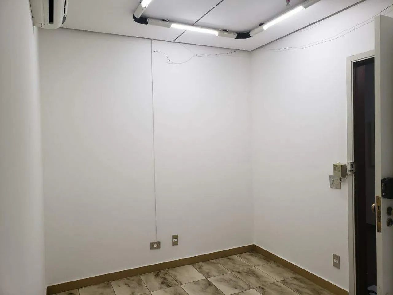 Sala Comercial no Bairro Centro, 1 vaga, Condominio Saint Moritz - Foto 5