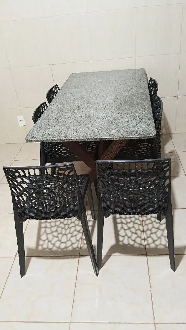 Vendo mesa com cadeiras, e banquetas. - Foto 2