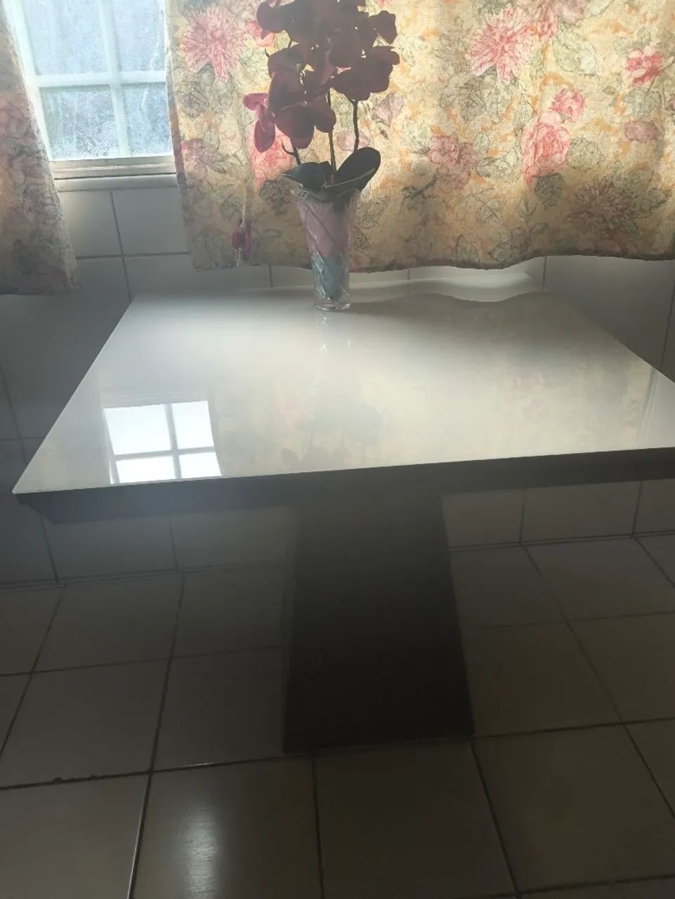 Mesa de madeira em vidro nova - Foto 2