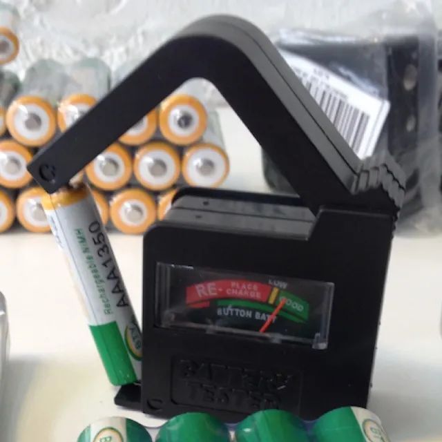 Rf113 Testador voltímetro para pilhas baterias AA AAA e 9V teste recarregável