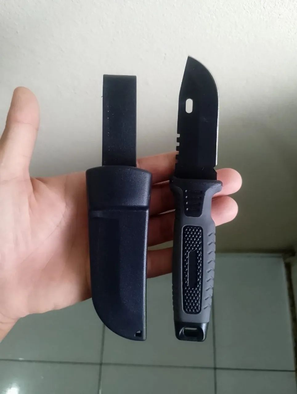 Faca Tática de Sobrevivência com Bainha - Ideal para Camping e Trilhas - Foto 2