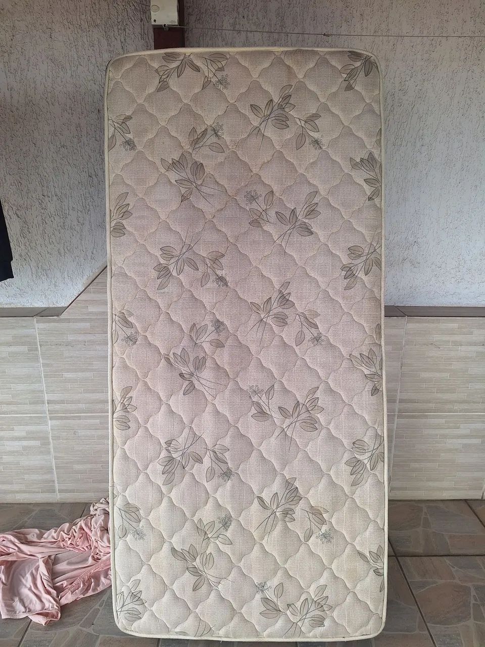 Vende-se colchão + cama de solteiro  - Foto 2