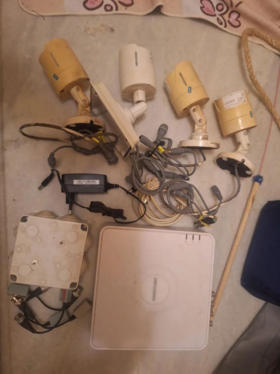 Kit CFTV Hikvision no estado / desapego".