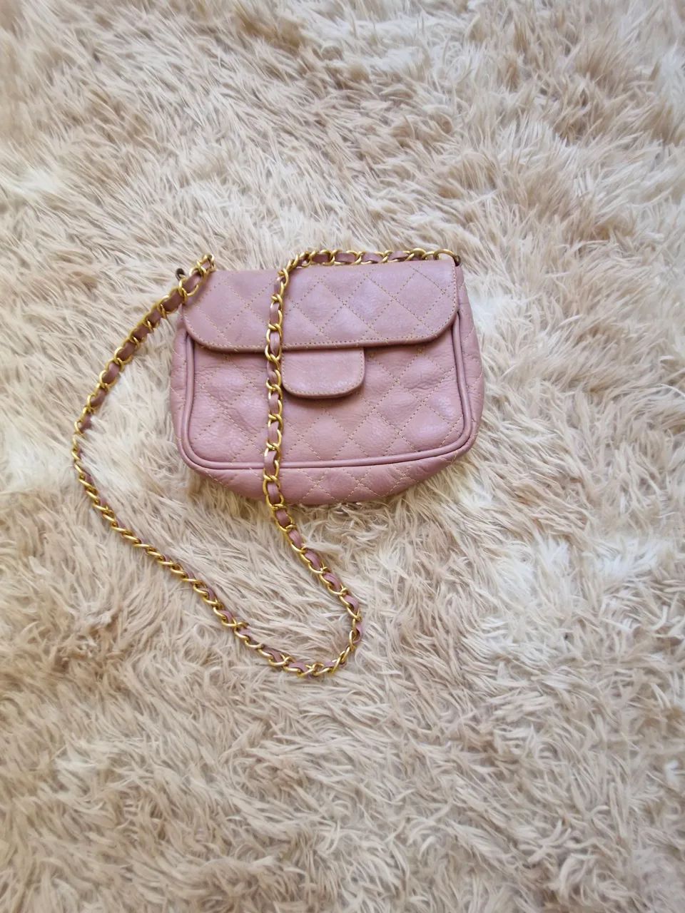 Bolsa social em couro rosa com corrente dourada  - Foto 3