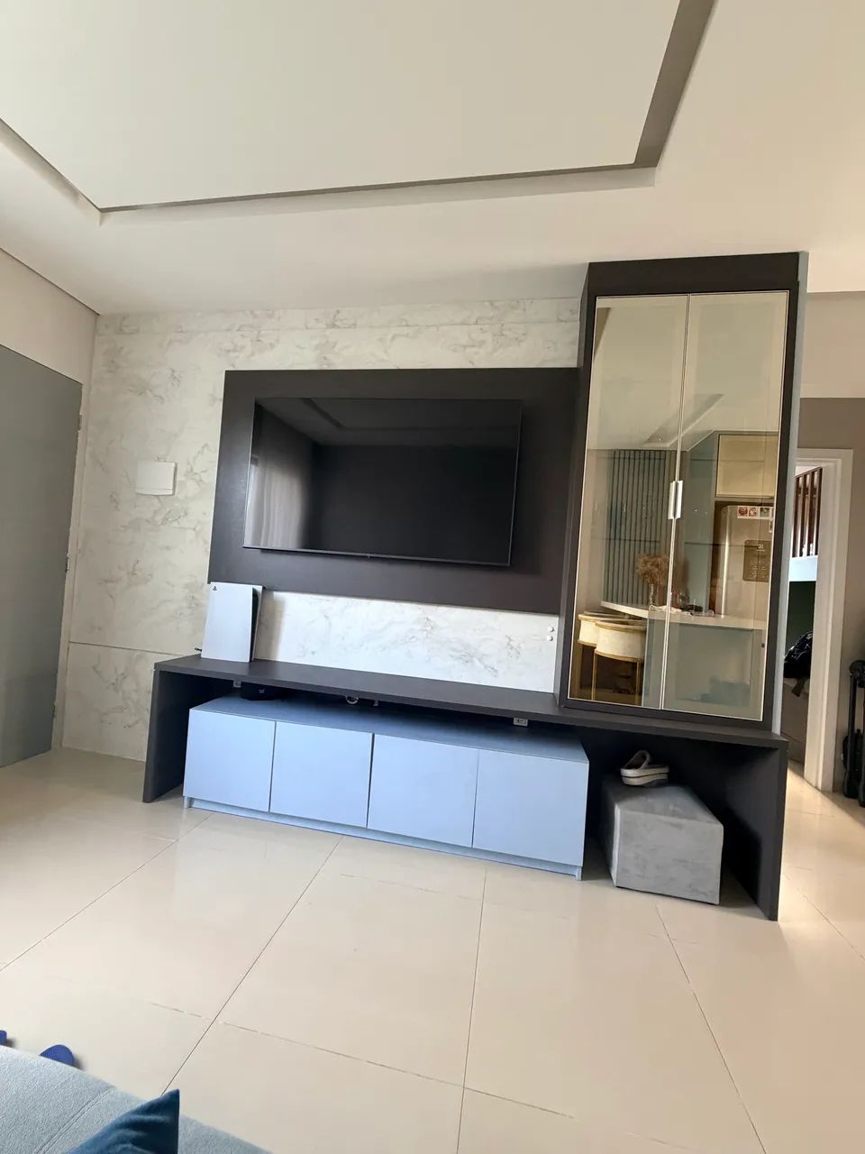 Vendo painel de Tv com cristaleira 