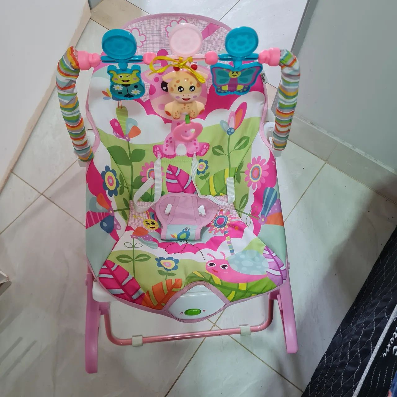  Lindo Berço rose+kit berço+colchão novo+cadeira de descanso+Almofada de amamentacao  - Foto 5