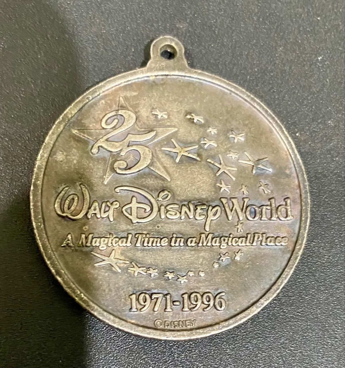 Medalha comemorativa do 25º Aniversário do Walt Disney World - Foto 2