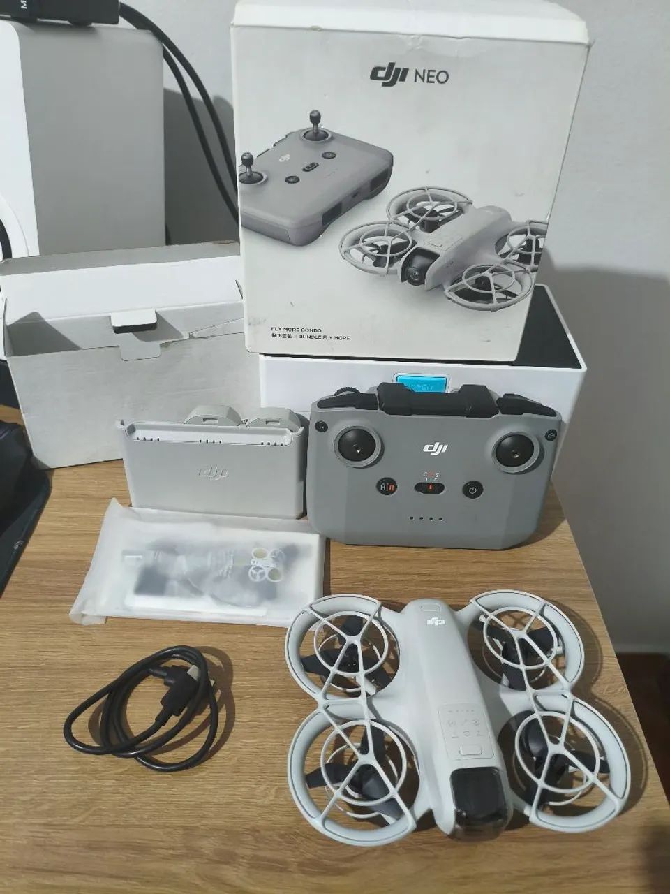 Drone DJI NEO Combo Fly More + Brinde