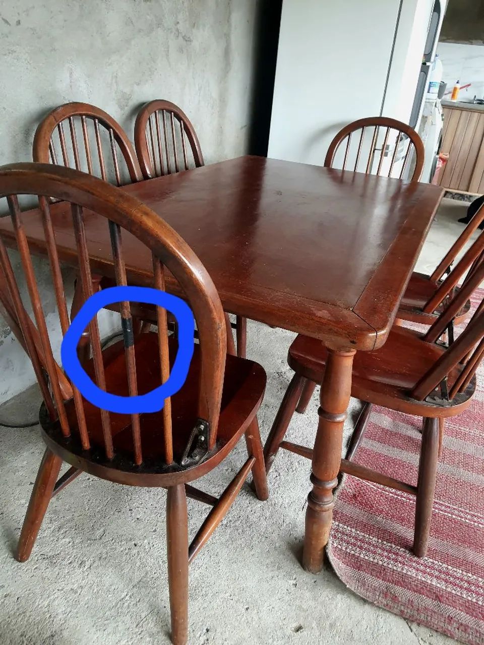 Estou vendendo essa mesa com seis cadeiras - Foto 4