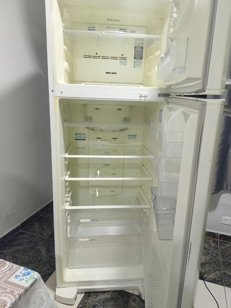 GELADEIRA ELETROLUX COM DEFEITO