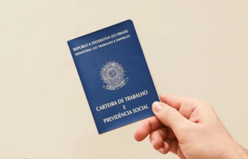 Vaga de emprego ( leia anúncio)
