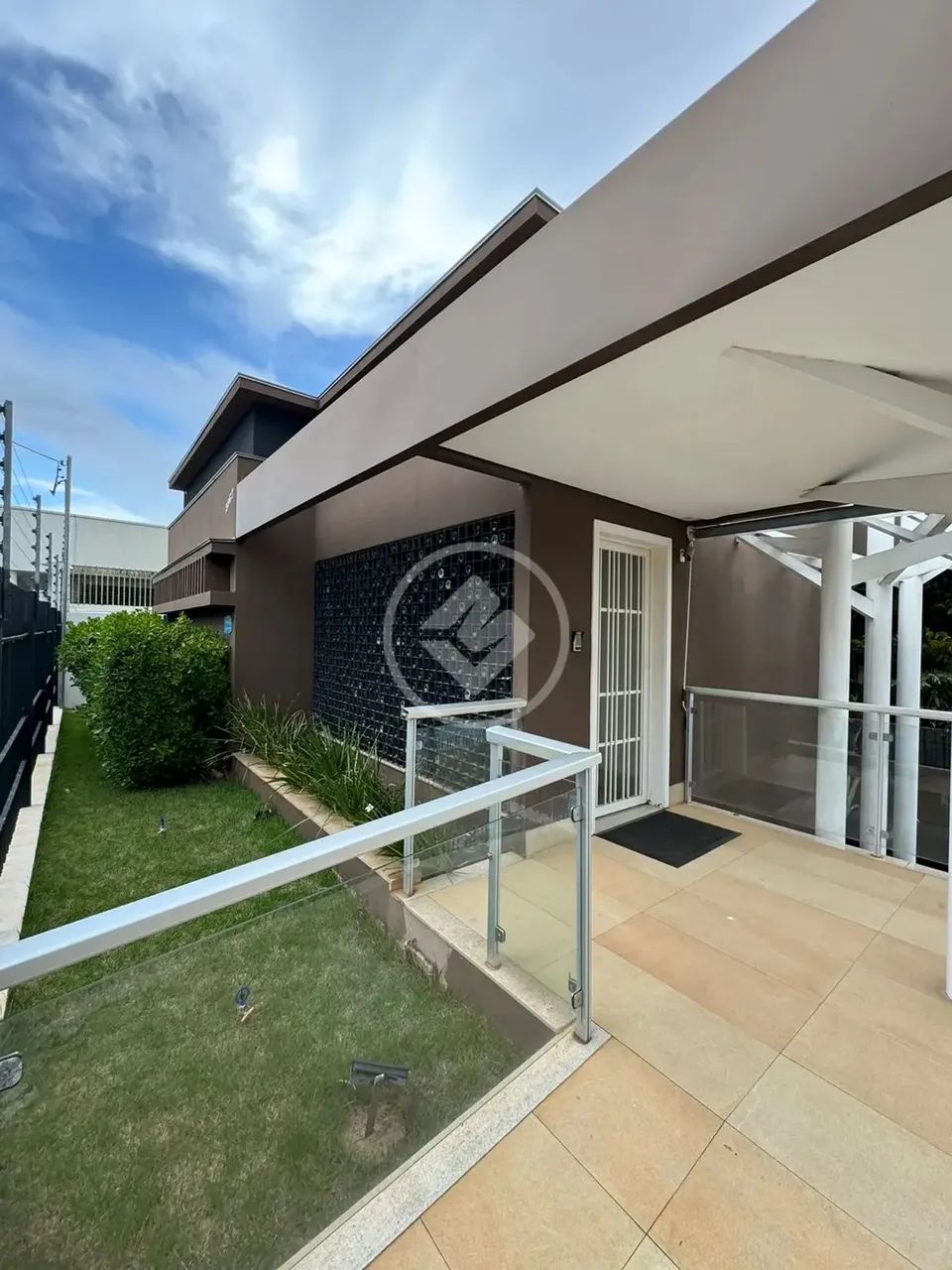 Prédio comercial com 3 salas, todas com lavabo, recepção, copa, 8 vagas de garagem. codigo - Foto 3