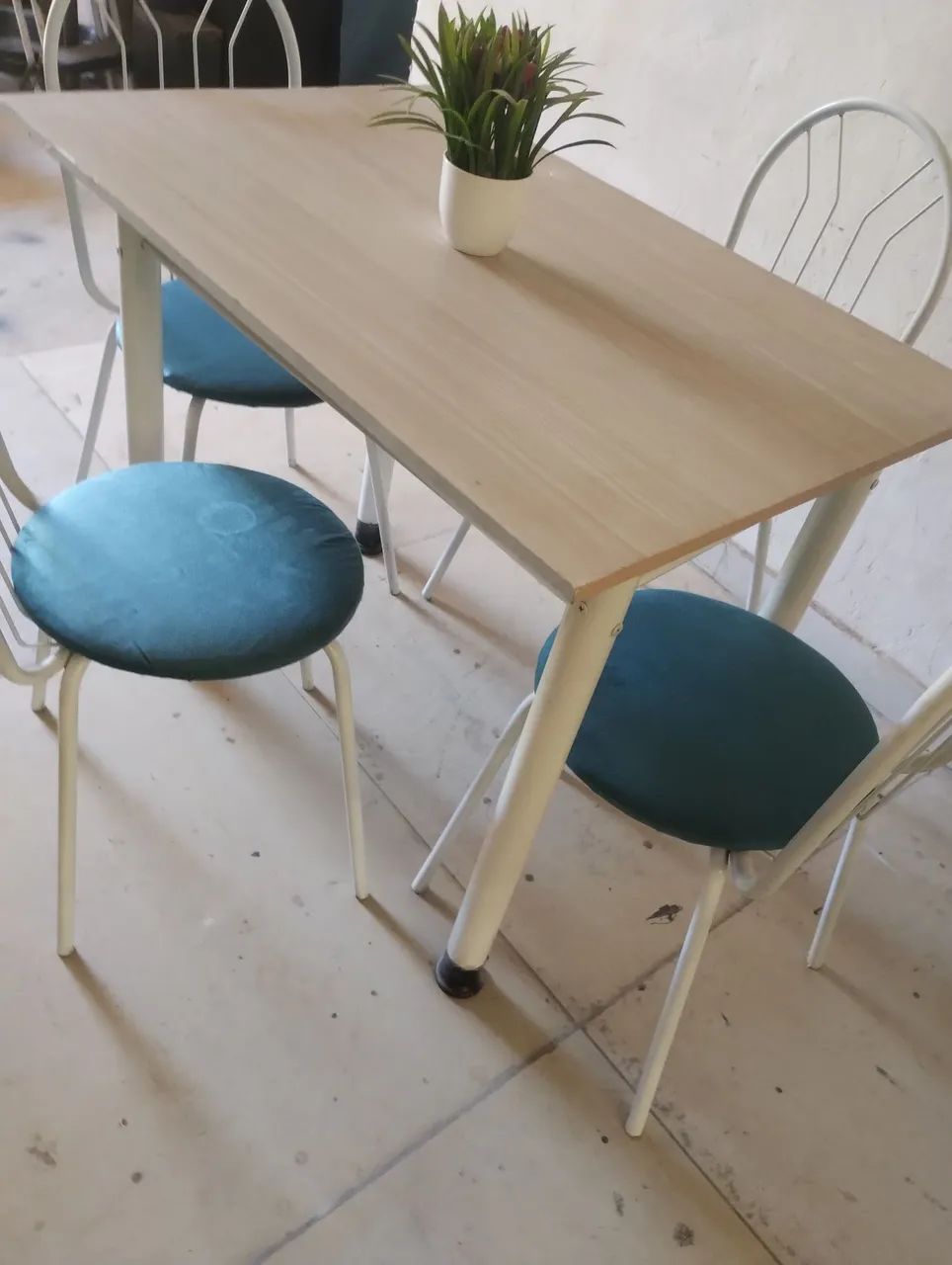 Faço a entrega, conjunto de mesa com 4 cadeiras tampo MDF  - Foto 4