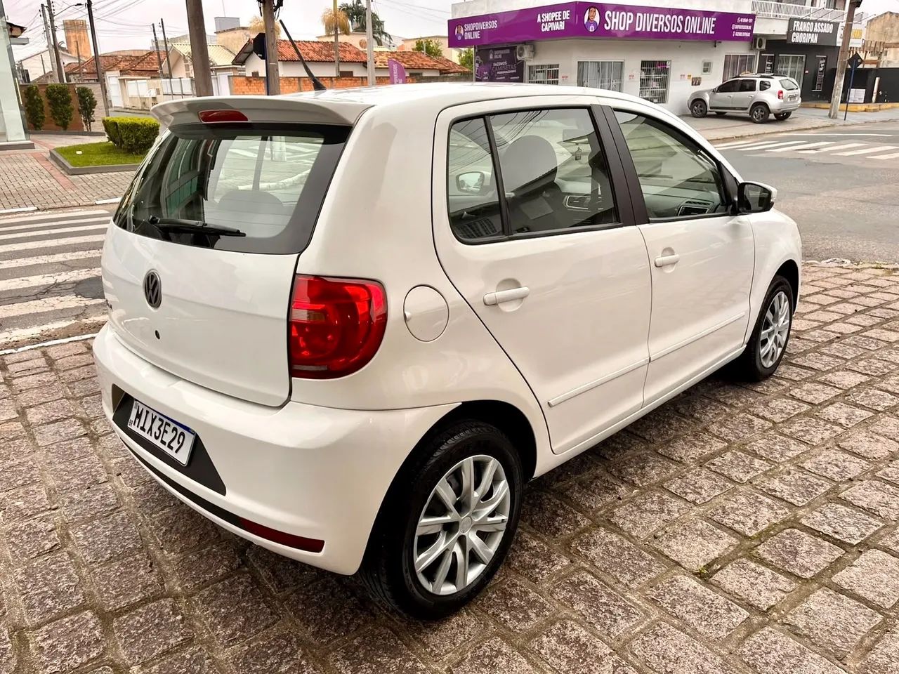 Volkswagen Fox 1.0 MI Total Flex 8V 5P 2011 - Foto 3
