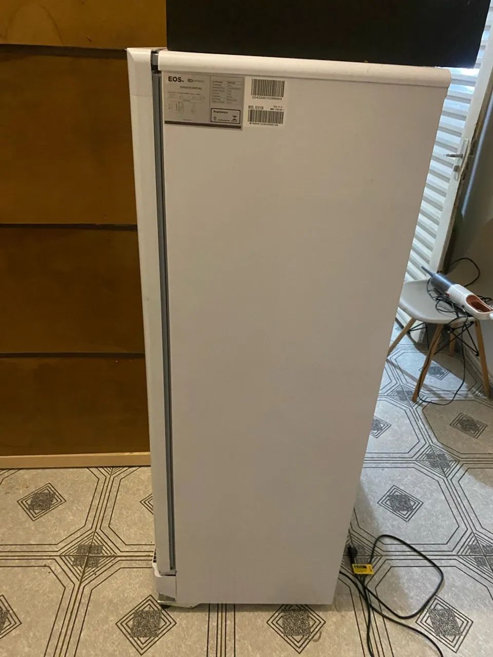 EOS Ice Compact EEV210B ? Expositor Vertical  - Foto 4
