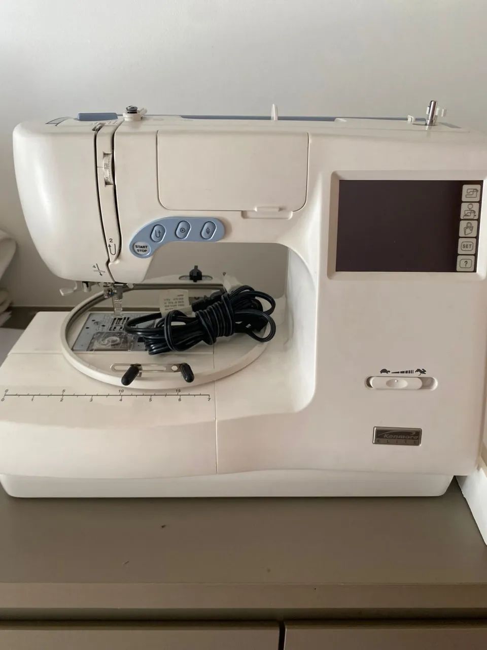 Máquina de bordado elétrica