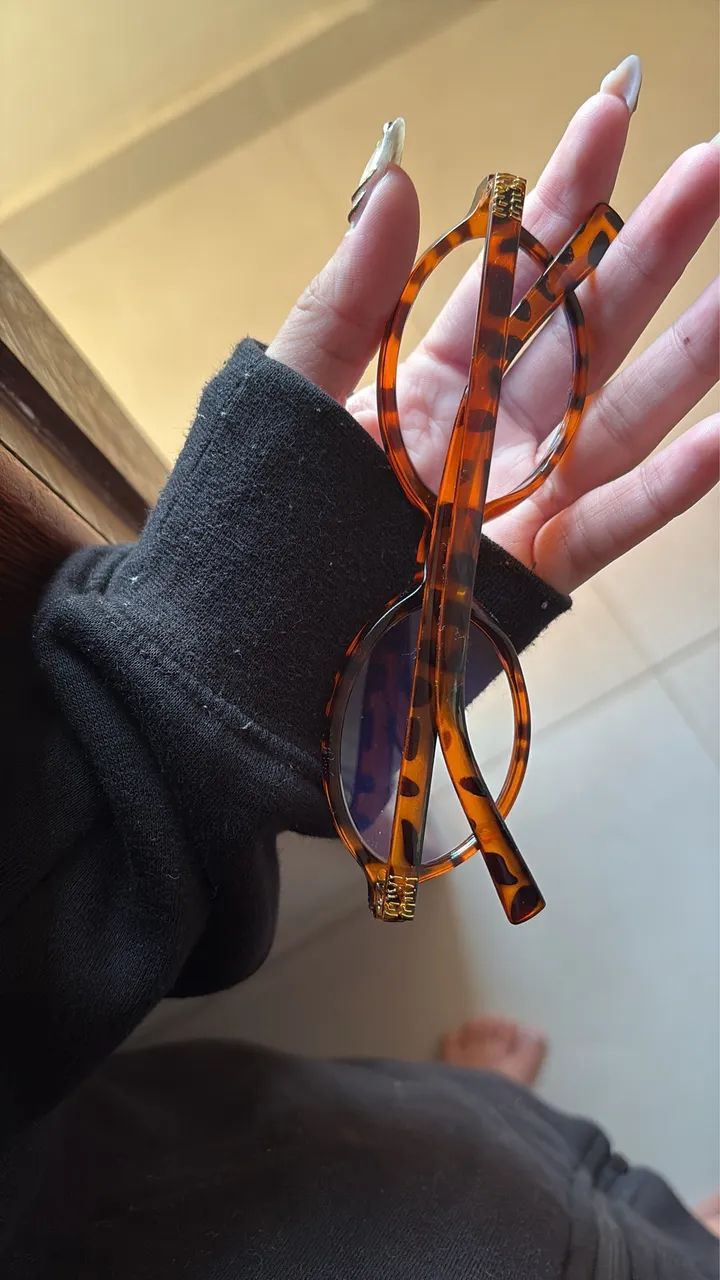 Vendo óculos oval estilo oncinha novo