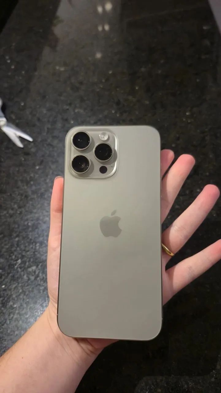 Iphone 16 pro max  - Foto 2