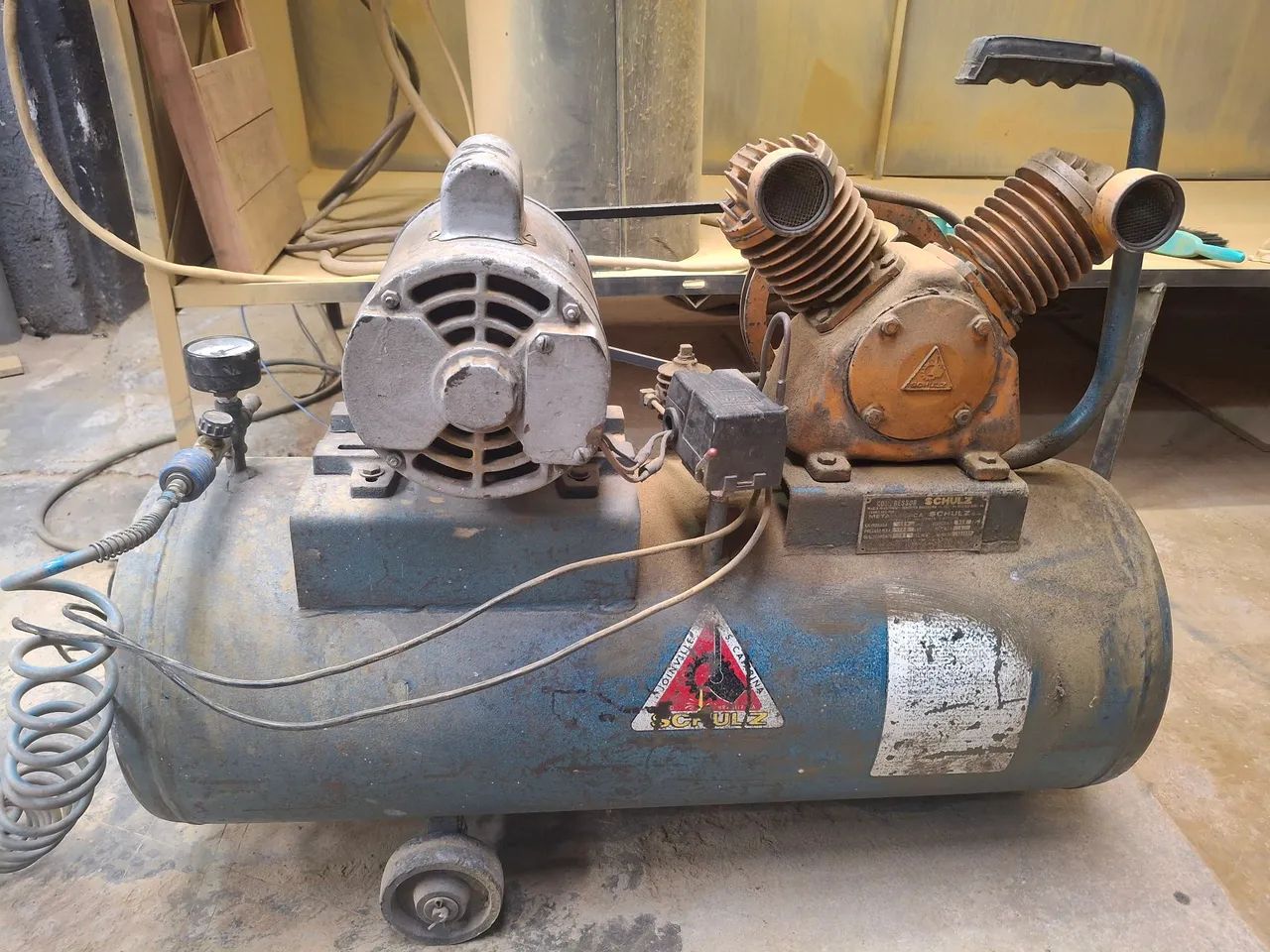 Compressor Schulz 220v 60 litros  - Foto 2