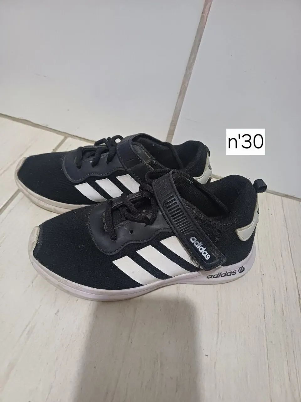 Sapato infantil e sandália 
