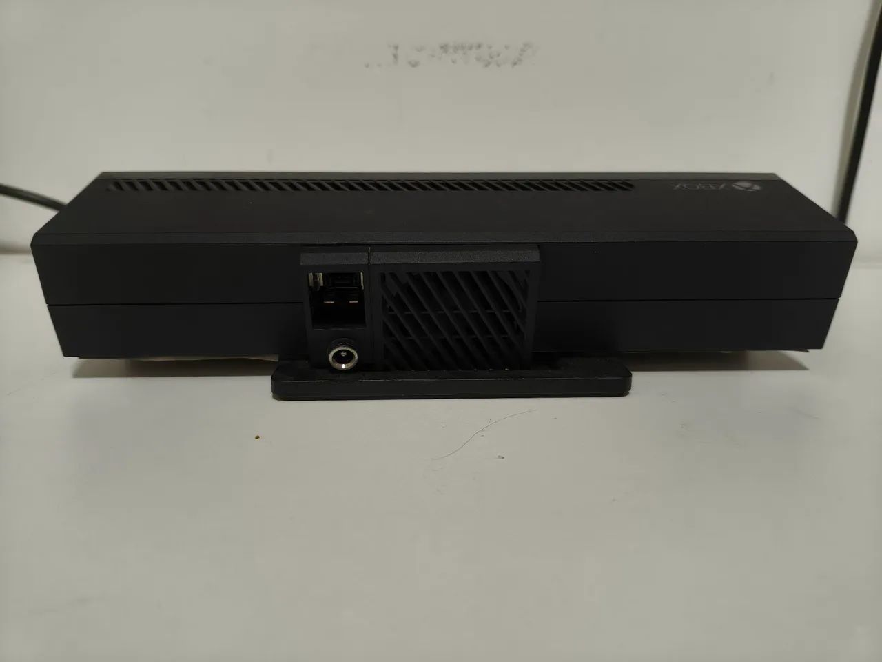 Xbox One S 1TB com defeito + Kinect + cabos - Foto 4