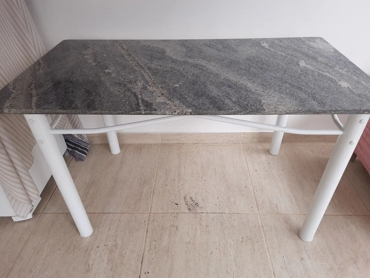 MESA TUBULAR COM TAMPO DE GRANITO