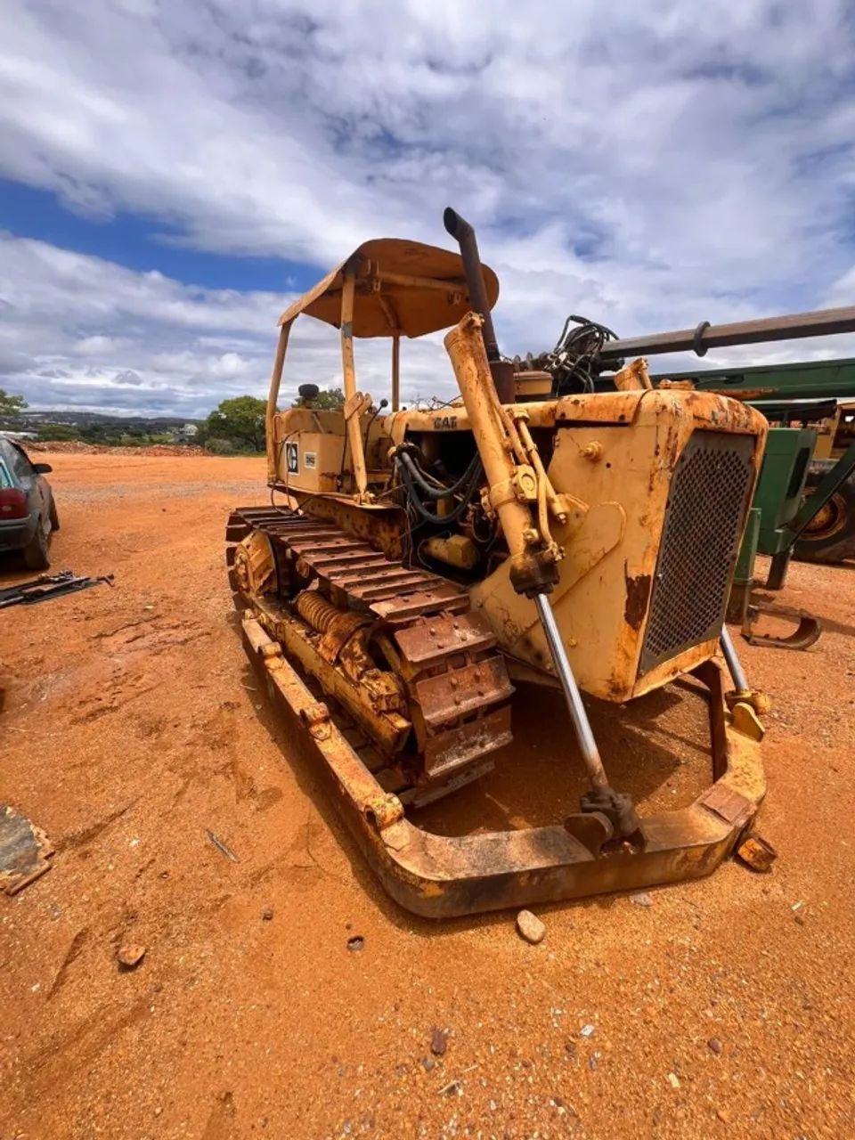 Trator de esteira CAT D4D